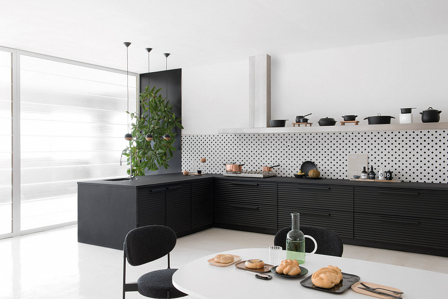 Белая кухня в современном стиле Schiffini Vico Magistretti Cinqueterre Alluminio Nero